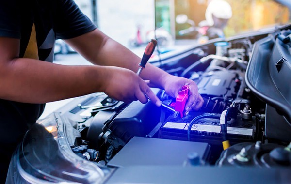 Jiffy Lube car expert checking a car's battery